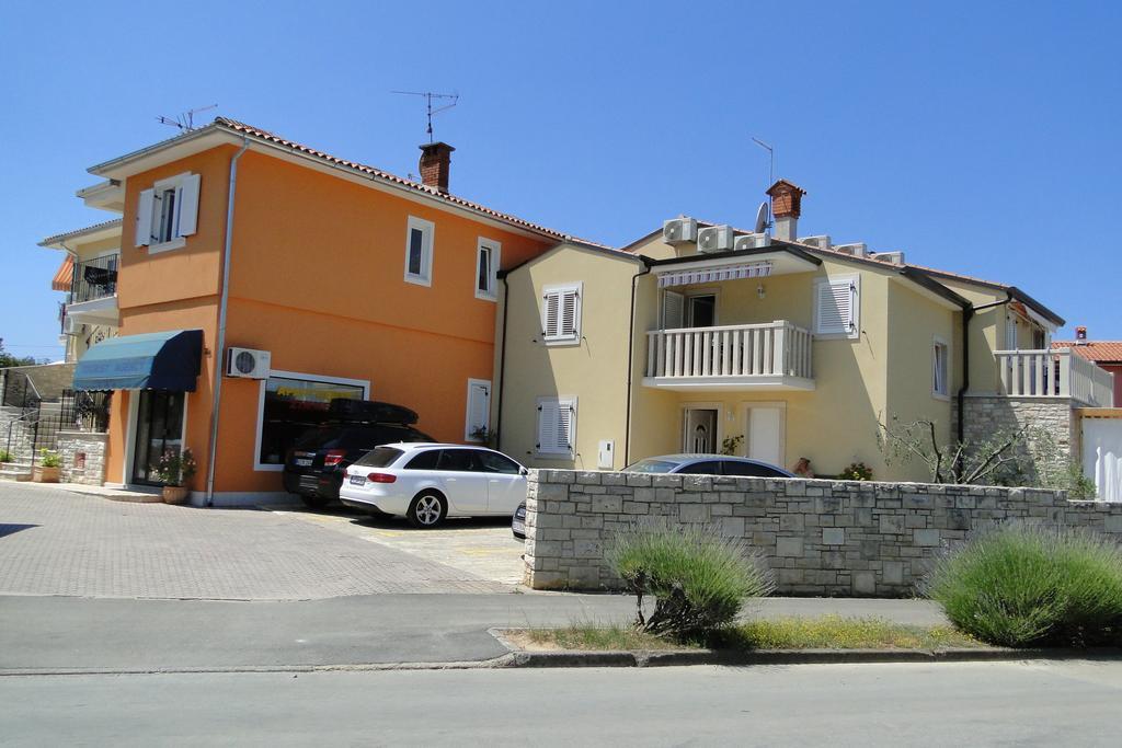 Apartments Villa Ela Umag Buitenkant foto
