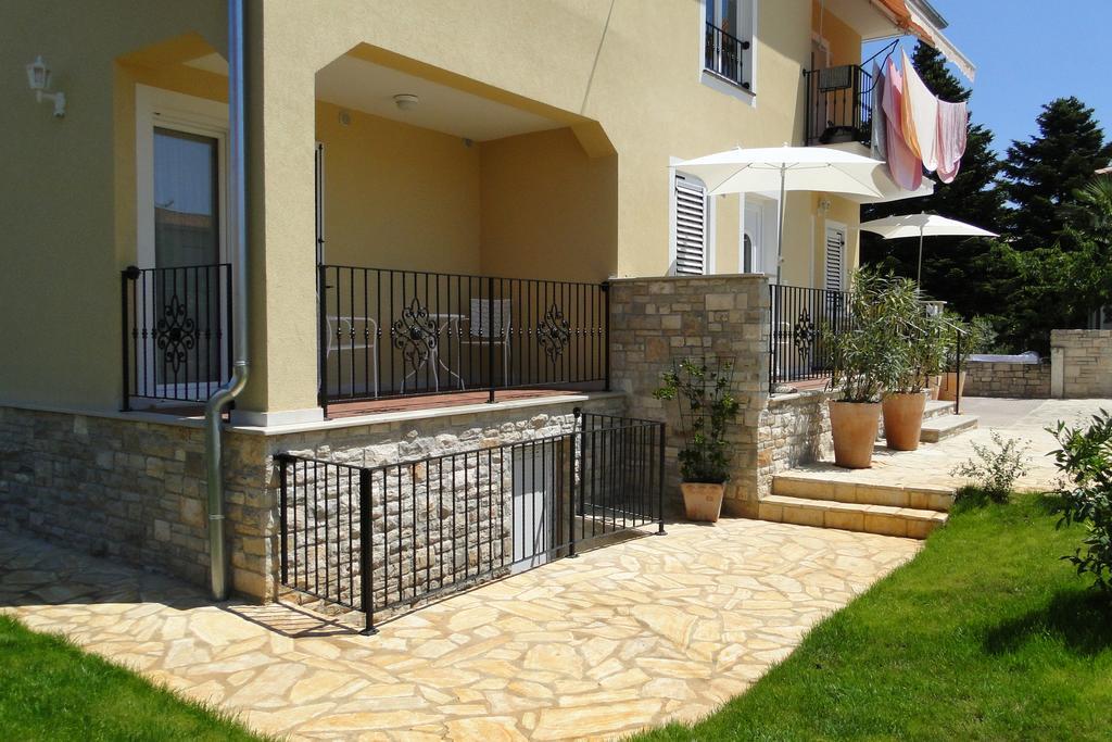 Apartments Villa Ela Umag Buitenkant foto