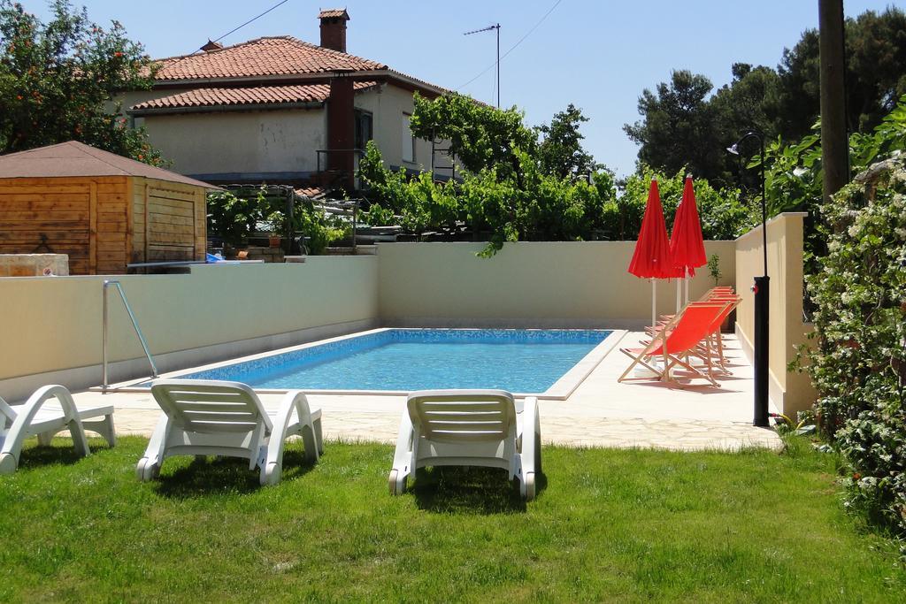 Apartments Villa Ela Umag Buitenkant foto