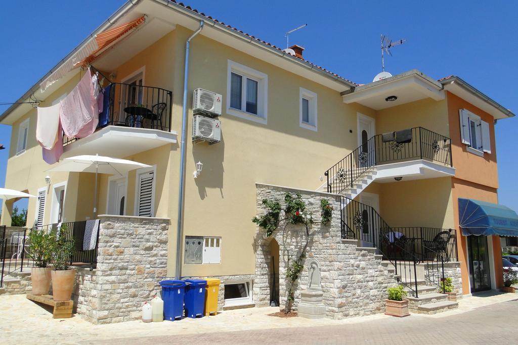 Apartments Villa Ela Umag Buitenkant foto