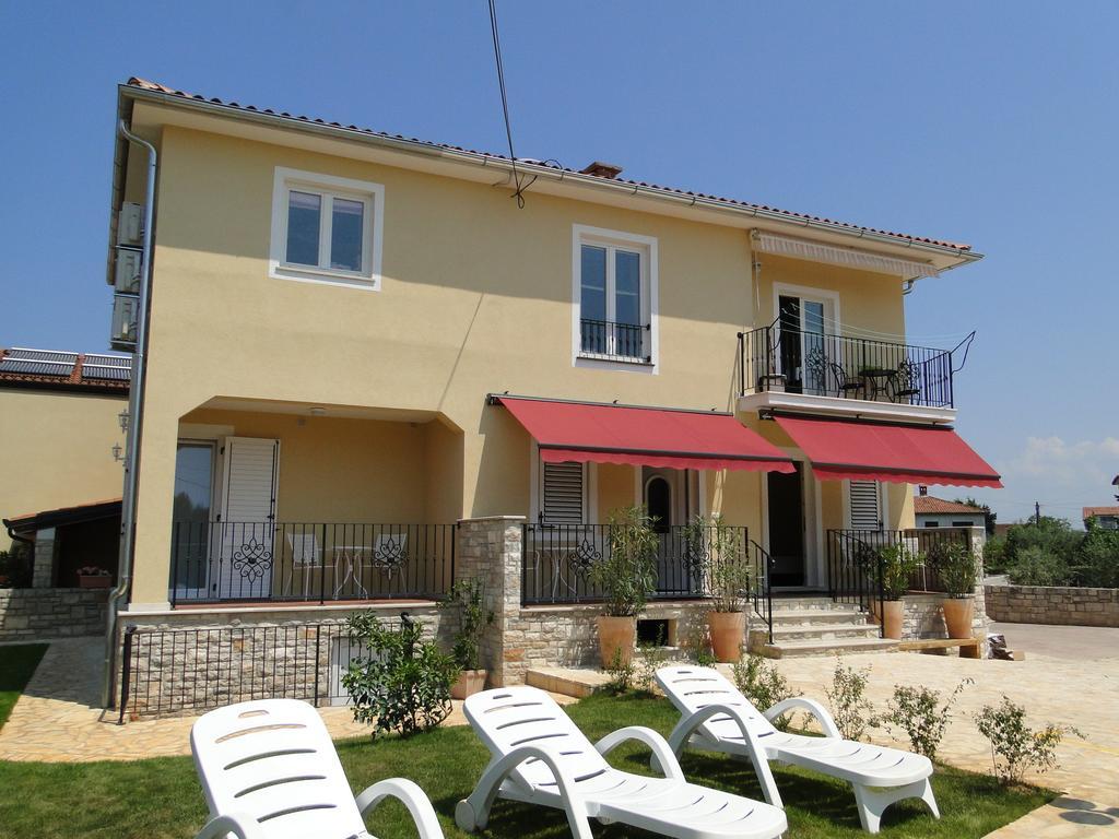 Apartments Villa Ela Umag Buitenkant foto