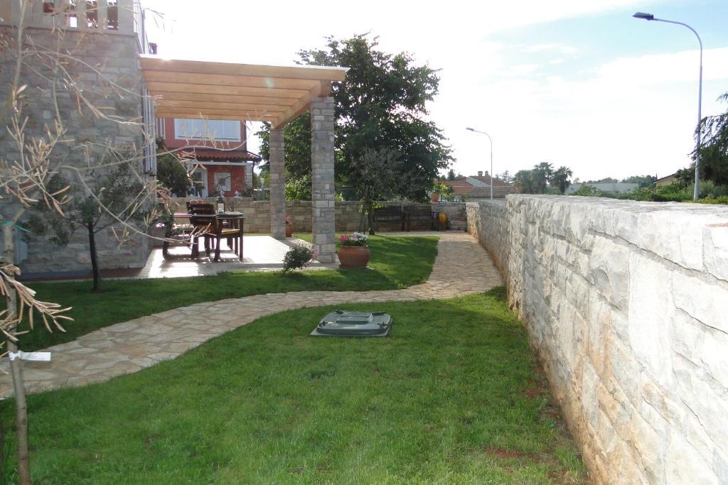 Apartments Villa Ela Umag Buitenkant foto